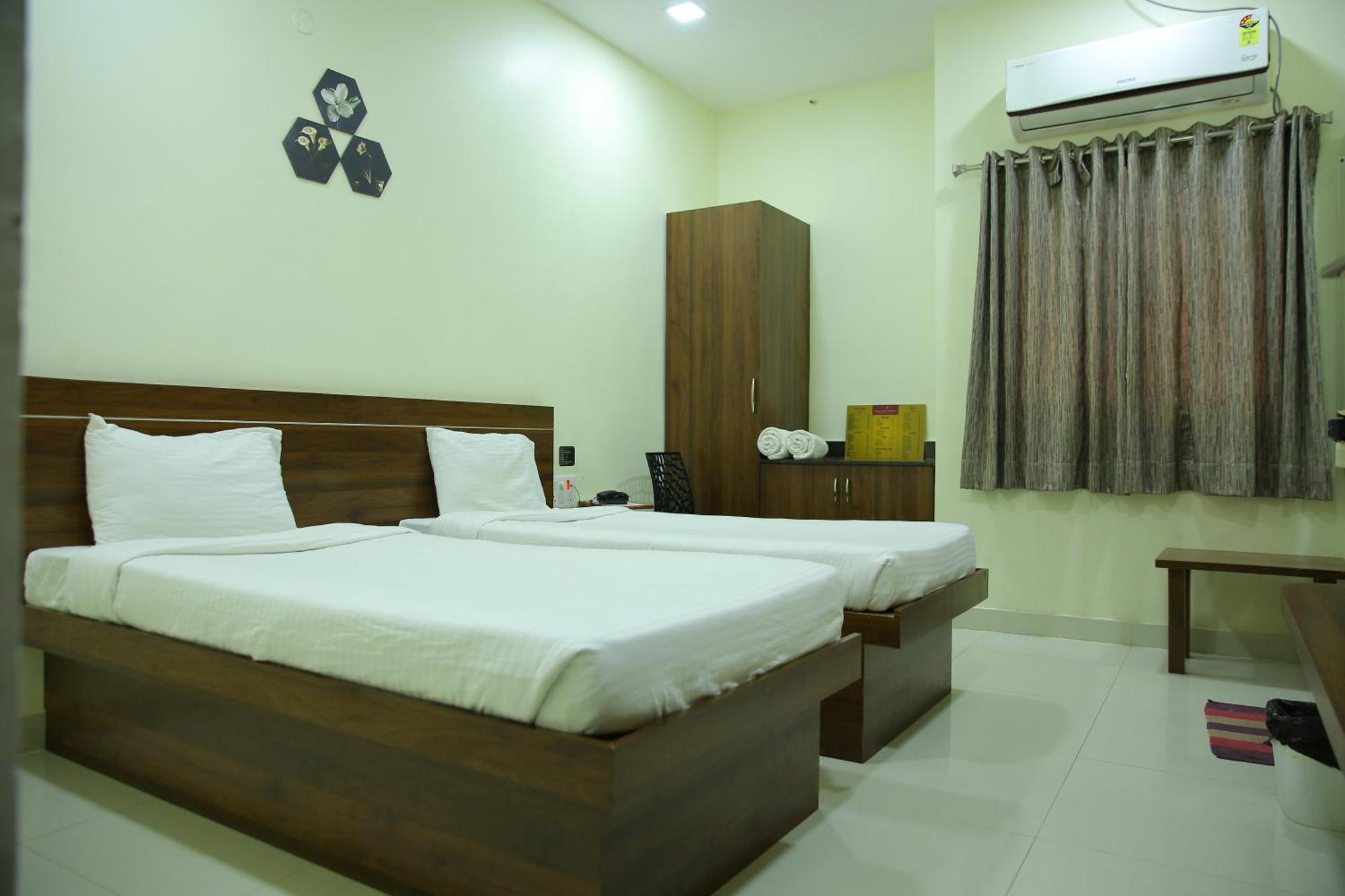 Hotel Maruthi Inn Nirmal  Esterno foto